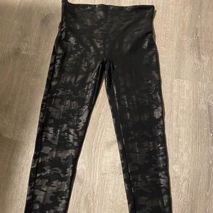 Spanx Workout Capri Pants XL (Retail $68)